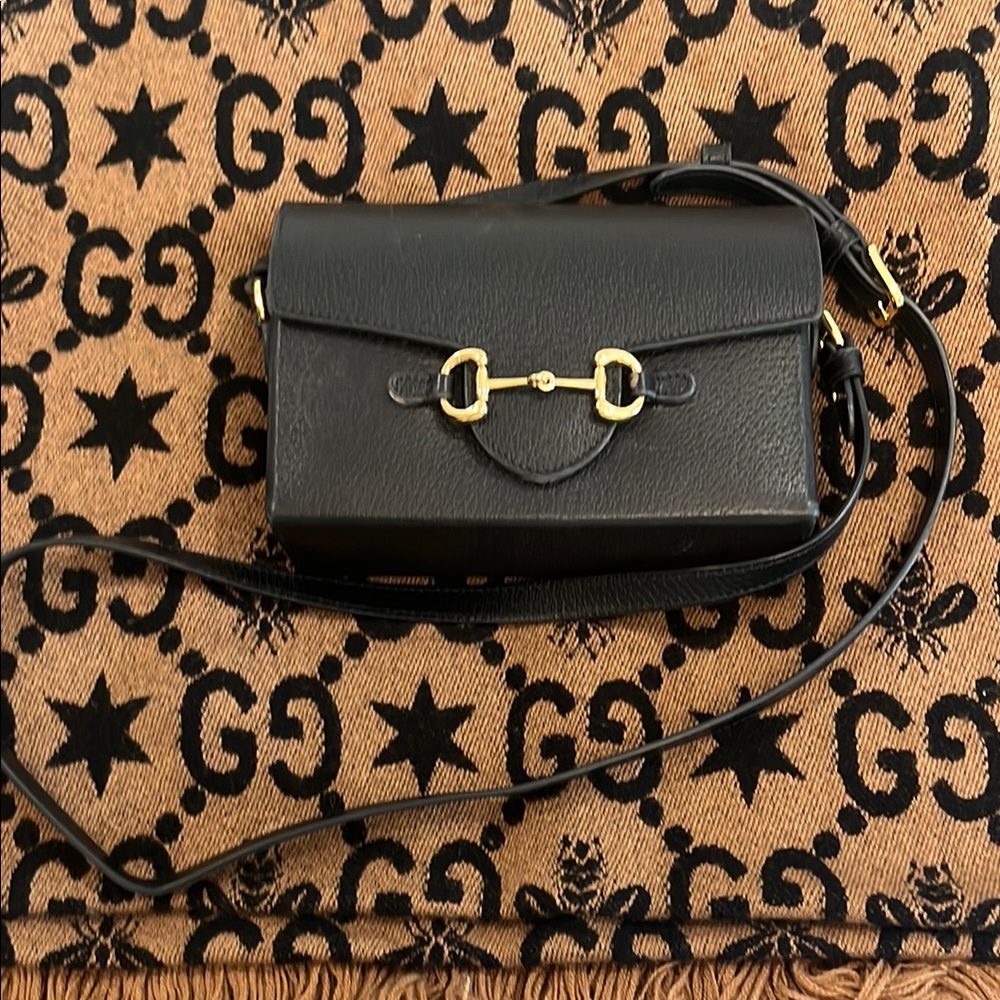 Gucci Black and Gold Crossbody Bag with Horsebit Detail - Picture 2 of 13